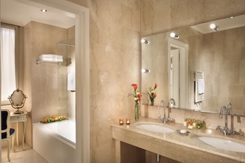Palace Deluxe Double Room, Lake View
