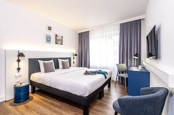 Standard Room, 1 Queen Bed