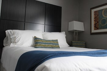 Standard Room, 1 King Bed, Accessible (Hearing, Roll-In Shower)