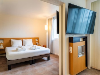 Suite, 1 Queen Bed with Sofa bed