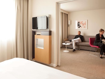 Suite, 1 Queen Bed with Sofa bed