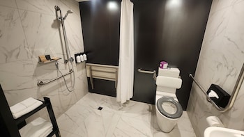 Classic Room, 1 Queen Bed, Accessible