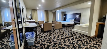 Suite, 1 King Bed with Sofa bed, Non Smoking, Jetted Tub
