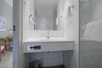 Standard Double Room, 1 Queen Bed