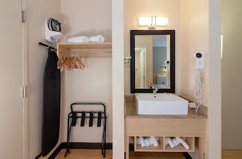Premium Room, 1 King Bed (Smoke Free)