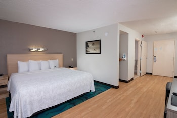 Premium Room, 1 King Bed, Accessible (Smoke Free)