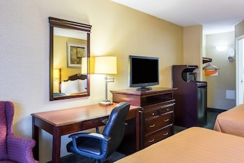 Standard Room, 2 Queen Beds, Smoking