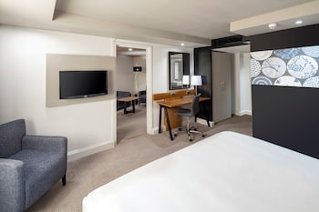 Suite, 1 Bedroom, Club Lounge Access (High Floor)