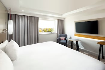 Standard Room, 1 Queen Bed, Accessible