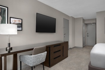 Deluxe Room, 1 King Bed (High Floor)