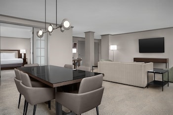 Suite, 1 King Bed, Corner