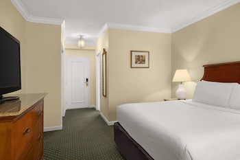 Deluxe Room, 1 King Bed, Balcony