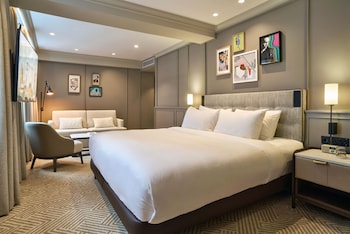 Family Room (Premium)