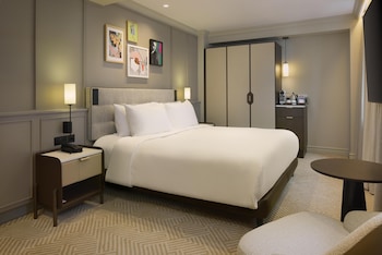 Family Room (Premium)