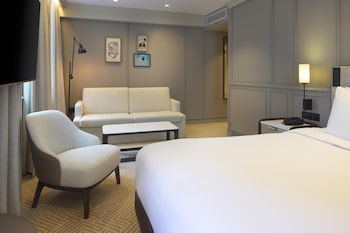 Family Room (Premium)