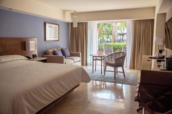 Deluxe Room, 1 King Bed, Garden View (Ground Floor)