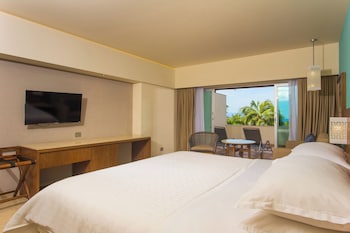 Deluxe Room, 1 King Bed, Garden View (Terrace)