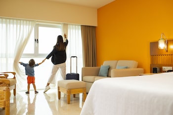 Deluxe Room, 1 King Bed, Garden View (Terrace)