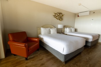 Room, 2 Double Beds, Pool View
