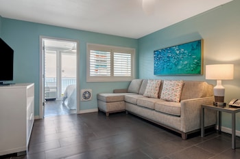 1 Bedroom Ocean Front 1 King or 1 Queen Suite