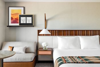 Room, 1 King Bed, Accessible (Shower)