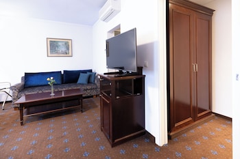 Premium Room, 1 King Bed with Sofa bed (Family Room)