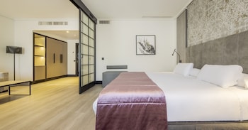 Premium Suite, 2 adults and 1 child