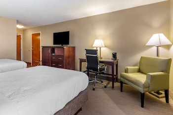 Standard Room, 2 Queen Beds, Accessible, Bathtub