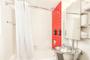 Superior Room, 1 Queen Bed