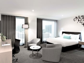 Deluxe Room, 1 King Bed, Jetted Tub