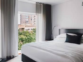 Junior Suite, 1 King Bed, Jetted Tub (Private Office)