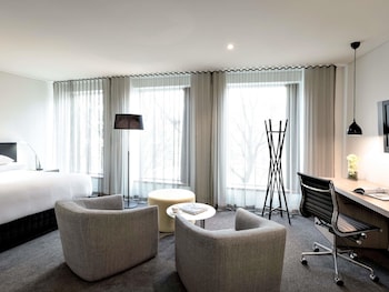 Deluxe Room, 1 King Bed, Jetted Tub