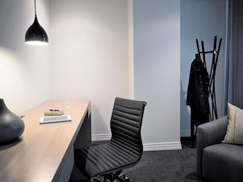 Junior Suite, 1 King Bed, Jetted Tub (Private Office)
