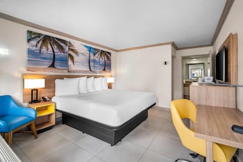 Room, 1 King Bed, Accessible, Non Smoking (Mobility, Bathtub w/Grab Bars)