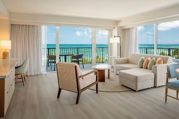 Suite, 1 King Bed with Sofa bed, Oceanfront (South Tower, Corner Room, High Floor)