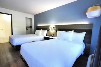 Standard Room, 2 Double Beds, Accessible, Bathtub