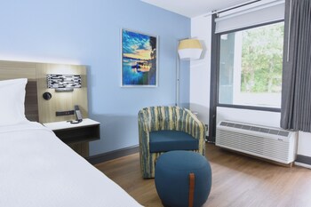 Standard Room, 1 King Bed, Accessible, Non Smoking
