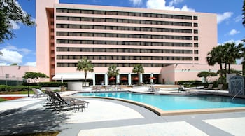 Room, 2 Queen Beds, Pool View