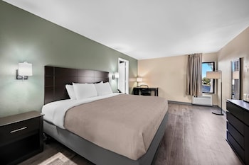 1 King Bed Suite w/ Efficiency Non Smoking