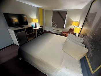 Room, 1 King Bed, Non Smoking