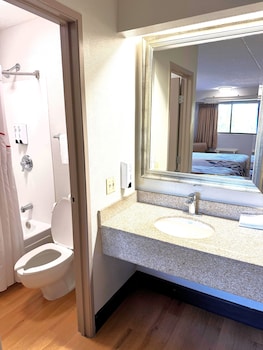 Business Room, 1 King Bed, Accessible (Smoke Free)
