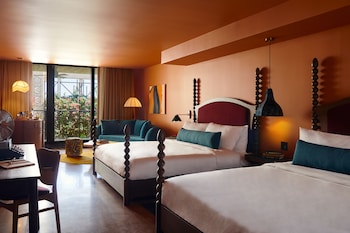 Deluxe Room, Multiple Beds