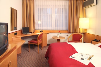 Standard Room, 1 Queen Bed