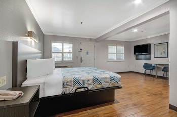 Deluxe Room, 1 King Bed, Non Smoking