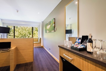 Standard Room, 1 King Bed (Glebe Park View, Rollaway)
