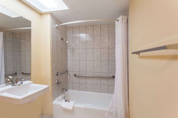 Standard Room, 1 King Bed, Accessible