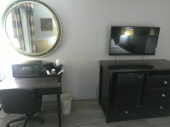 Superior Room, 1 King Bed, Accessible (Smoke-Free, Roll-In Shower)