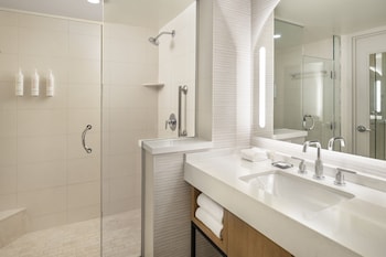 Room, 1 King Bed, Bay View (Corner)