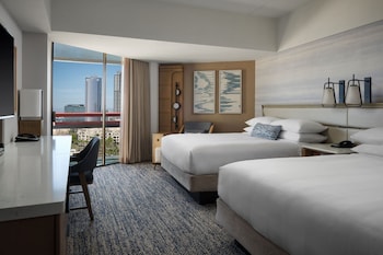 Room, 2 Queen Beds, City View (Corner)