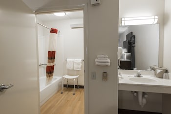 Deluxe Room, 1 King Bed, Accessible (Smoke Free)